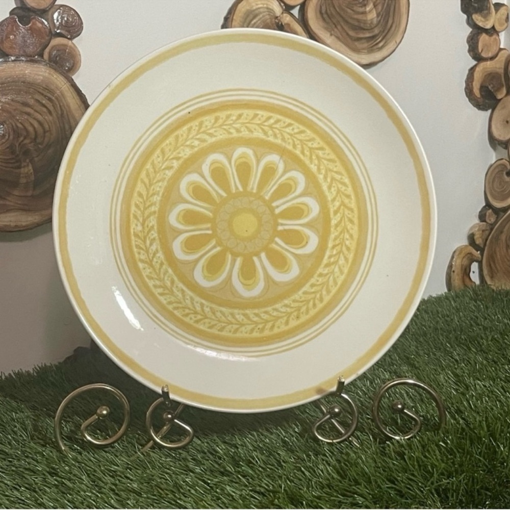 VINTAGE ROYAL CHINA CAVALIER DINNER PLATE